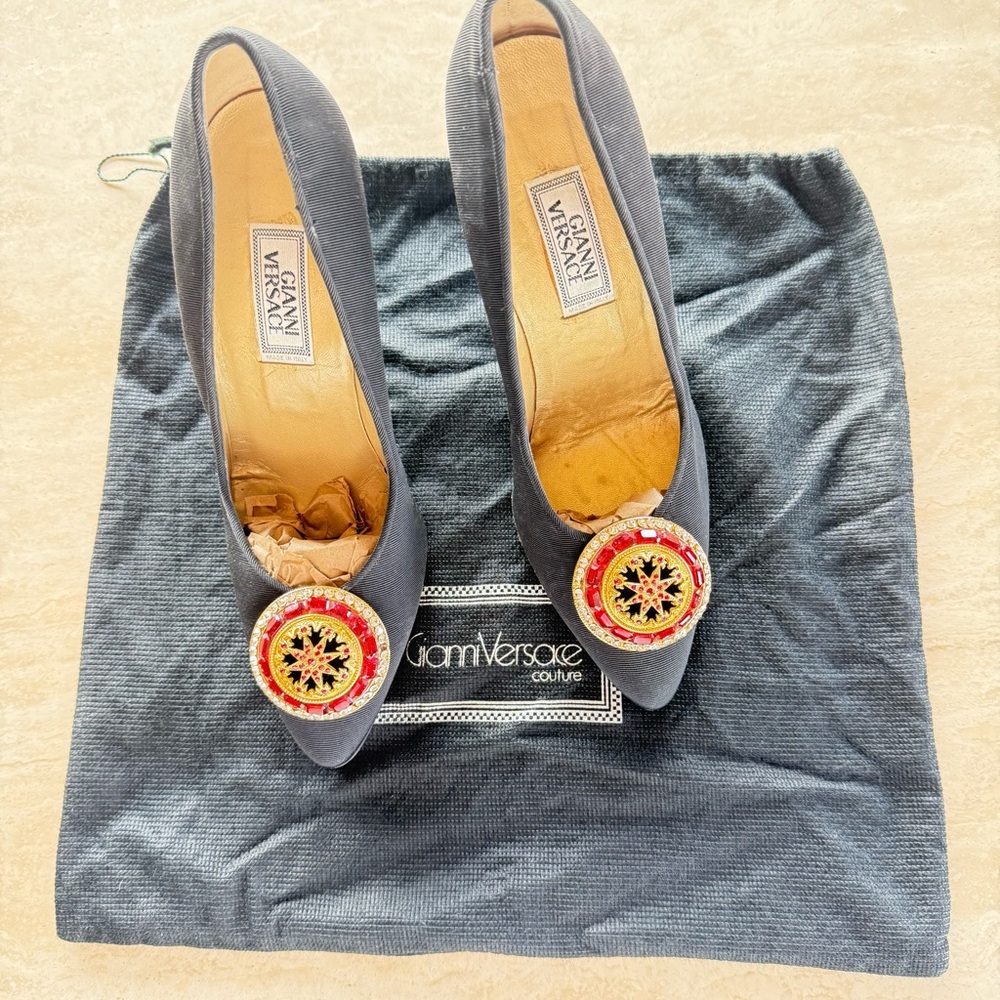 Gianni Versace Vintage Medallion Pumps Black Jewel Heels Made in Italy EU 36 - Picture 8 of 15